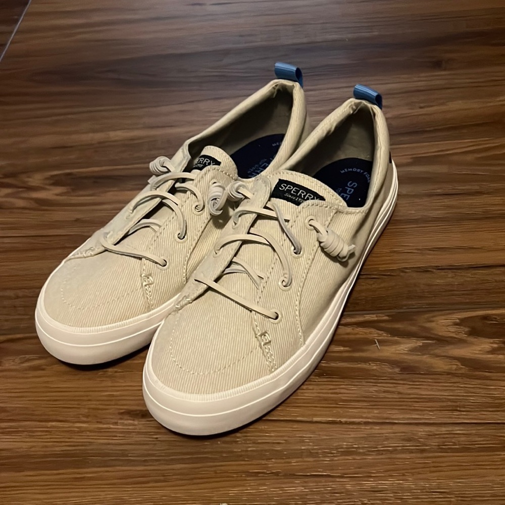 Boat shoes never worn